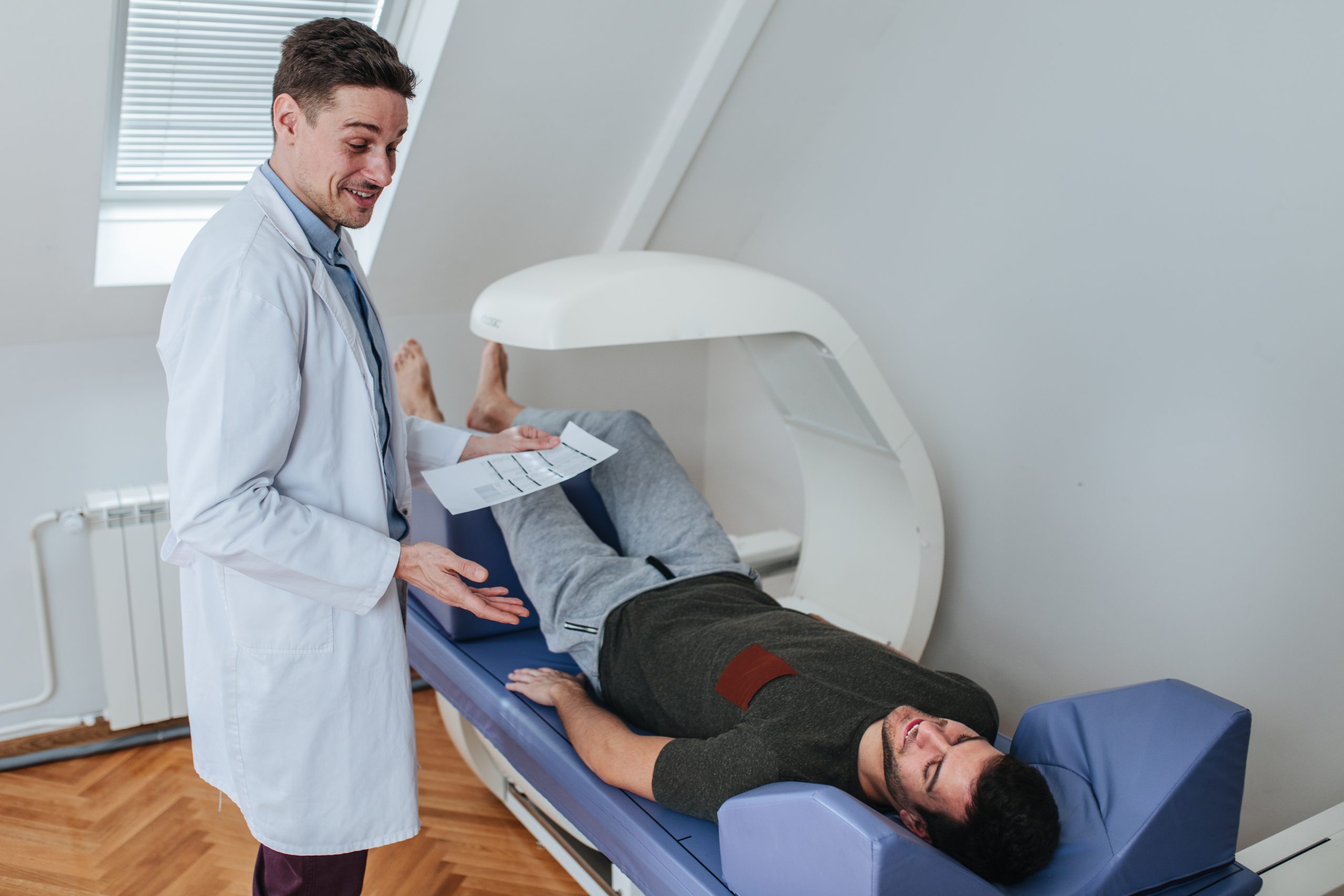 TDEE Calculator doctor using a DEXA Scan and giving a patient his results